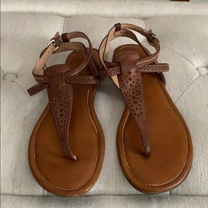 Report - tan strapped sandal